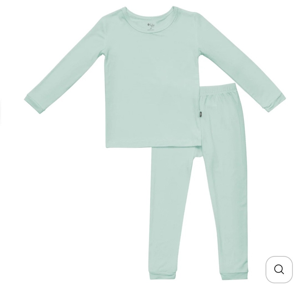 Kyte Baby 2T Long Sleeve Pajamas in Sage Excellent Used Condition